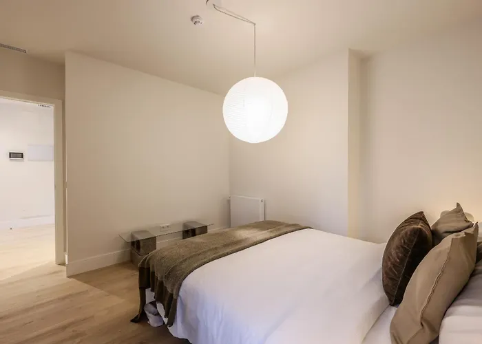 Hotel cerca del colegio: AmazINN Places Palacio Real